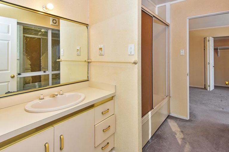 Photo of property in 2/20 Ross Martin Court, Conifer Grove, Takanini, 2112