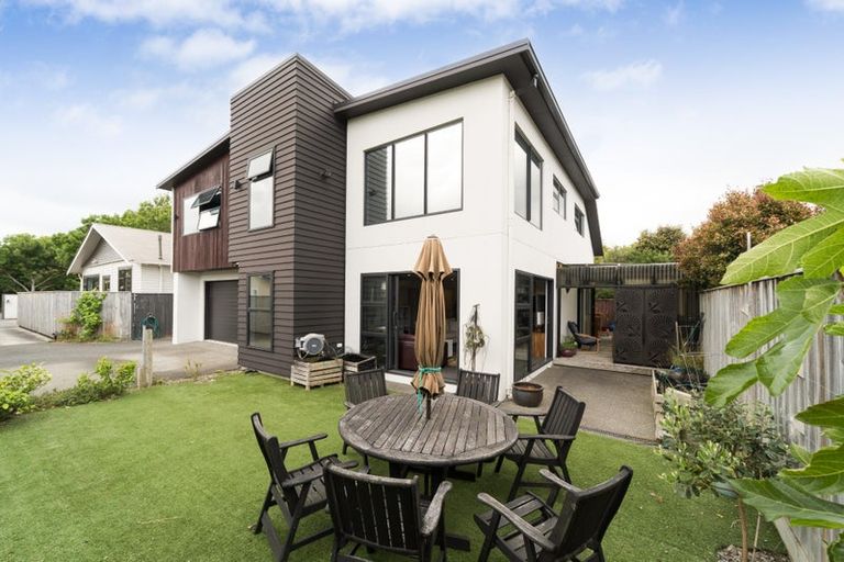 Photo of property in 22 Colombo Street, Hokowhitu, Palmerston North, 4410