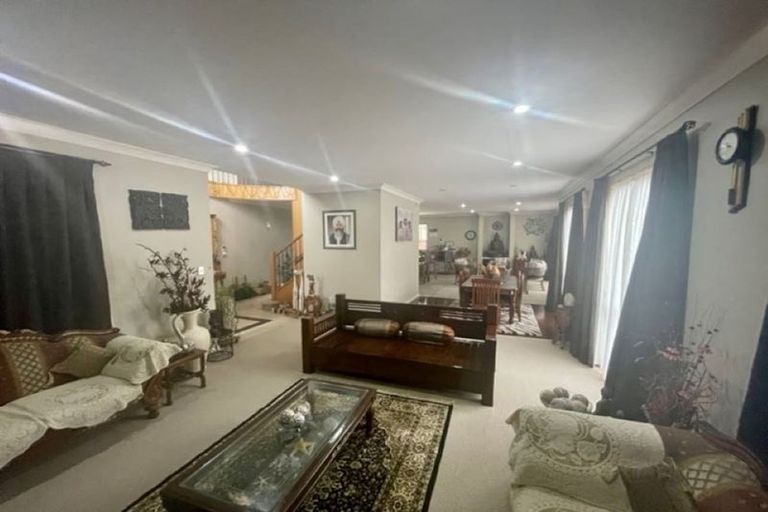 Photo of property in 28 Kaseng Place, East Tamaki Heights, Auckland, 2016