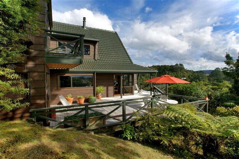 Photo of property in 174 Scenic Drive, Titirangi, Auckland, 0604