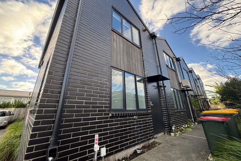 Photo of property in 4/63 Taikata Road, Te Atatu Peninsula, Auckland, 0610