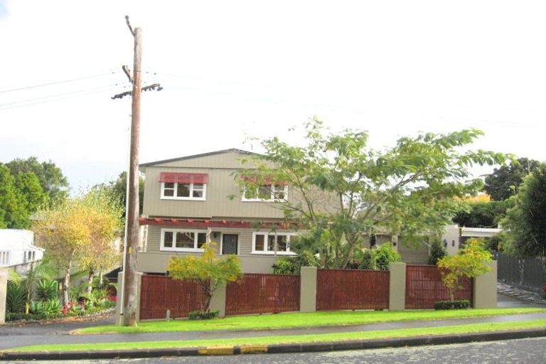 Photo of property in 6 Marine Parade, Mellons Bay, Auckland, 2014