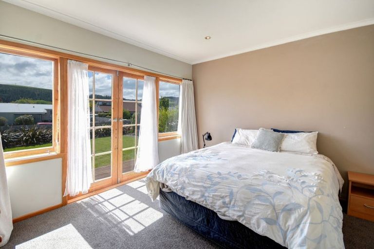 Photo of property in 33 Beaumaris Street, Outram, 9019