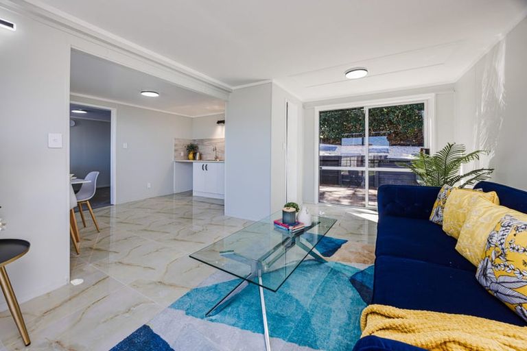 Photo of property in 4/89a Royal Road, Massey, Auckland, 0614