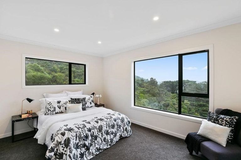 Photo of property in 6 Pihipihi Way, Crofton Downs, Wellington, 6035