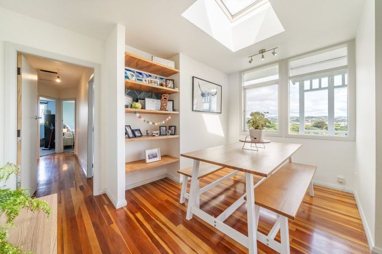 Photo of property in 61 Mana View Road, Paremata, Porirua, 5026