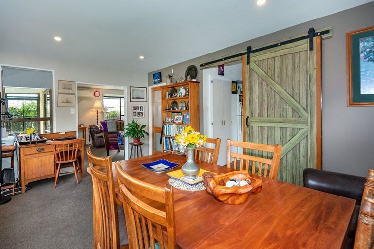 Photo of property in 21 Laing Crescent, Heathcote Valley, Christchurch, 8022