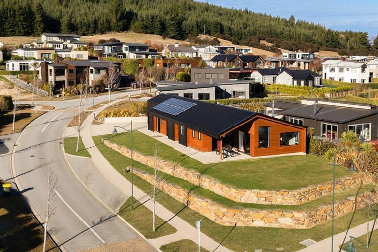 Photo of property in 20 Infinity Drive, Wanaka, 9305