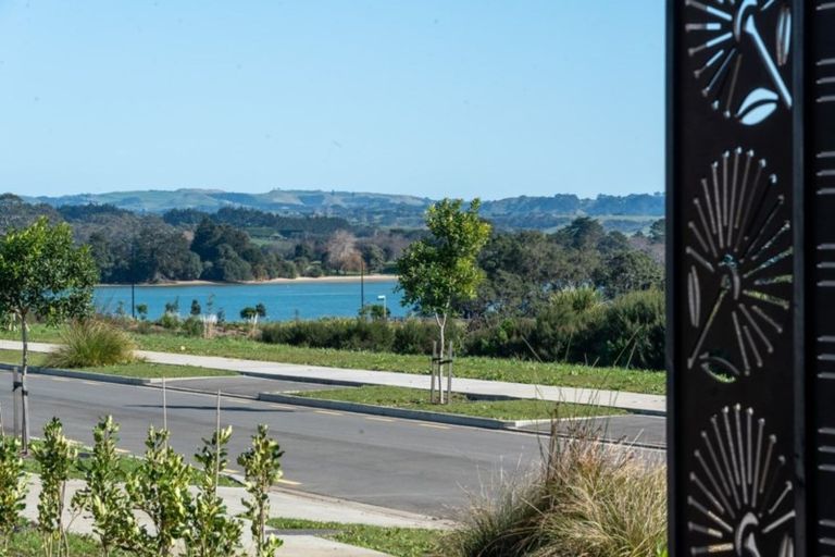 Photo of property in 31 Opouatu Avenue, Glenbrook, 2681