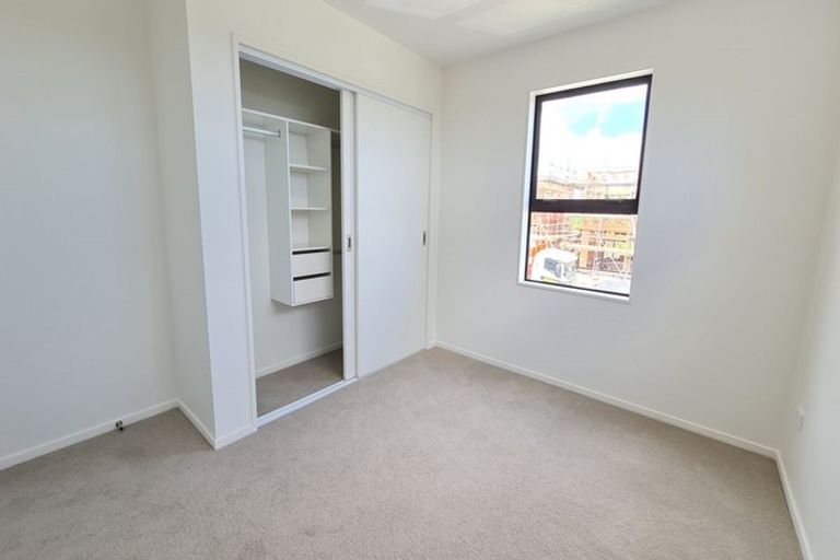 Photo of property in 43b Crestview Rise, Papakura, 2110