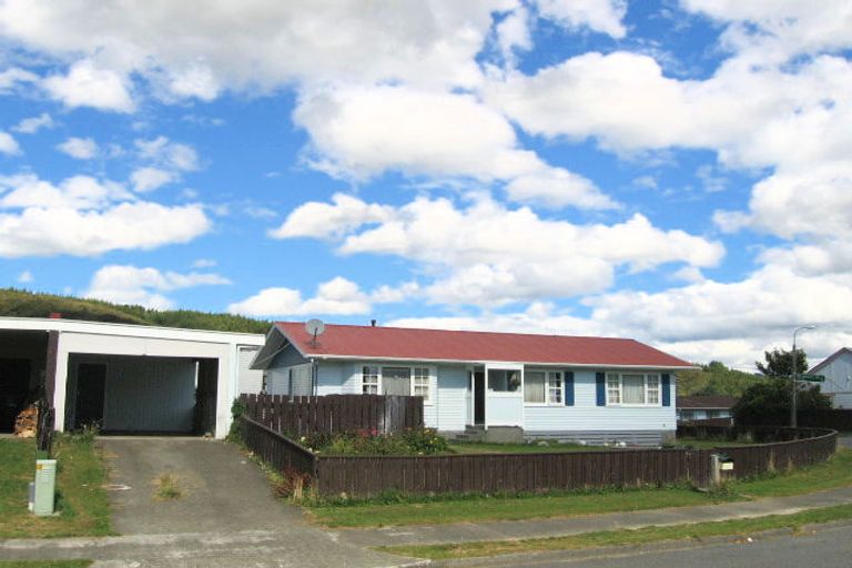 Photo of property in 6 Blueberry Grove, Timberlea, Upper Hutt, 5018