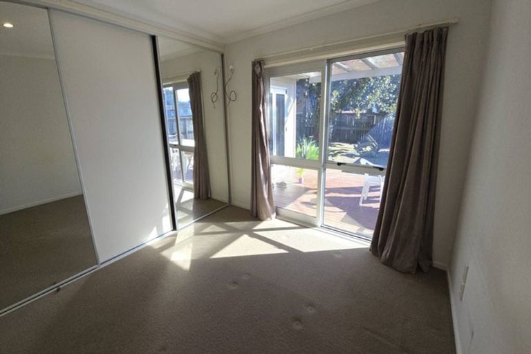 Photo of property in 38 Darren Crescent, Half Moon Bay, Auckland, 2012