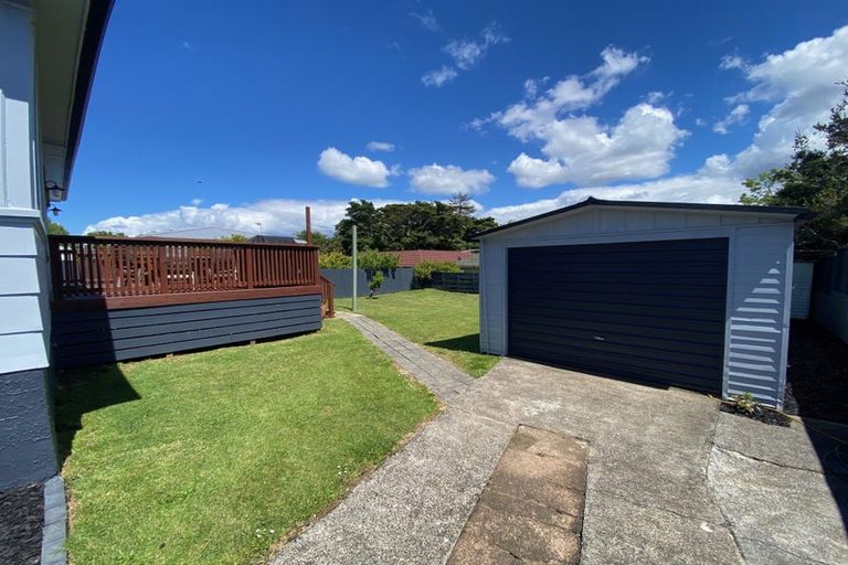 Photo of property in 21 Otakau Road, Milford, Auckland, 0620