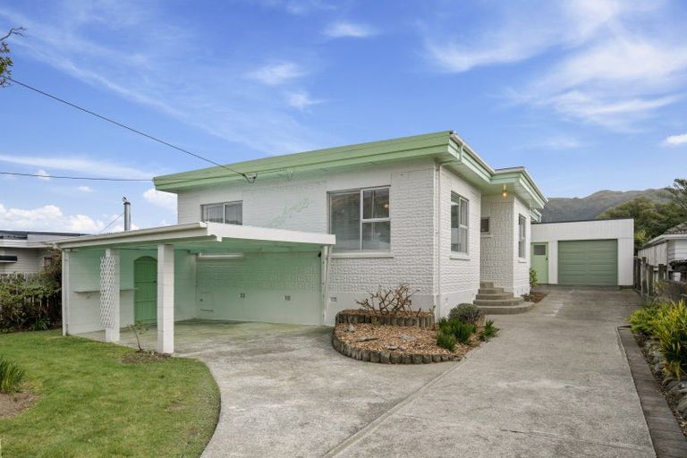 Photo of property in 39 Coates Street, Tawa, Wellington, 5028