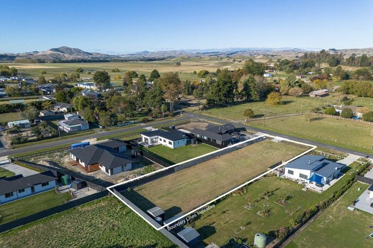 Photo of property in 6 White Road, Otane, 4202