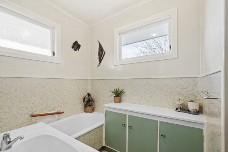 Photo of property in 16 Trentham Road, Papakura, 2110