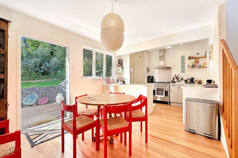 Photo of property in 665 South Titirangi Road, Titirangi, Auckland, 0604