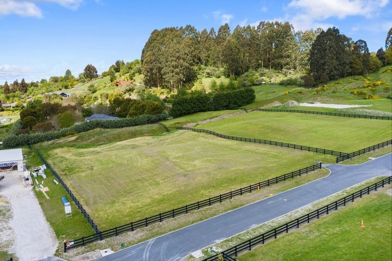Photo of property in 15 Lochinvar Lane, Acacia Bay, Taupo, 3385