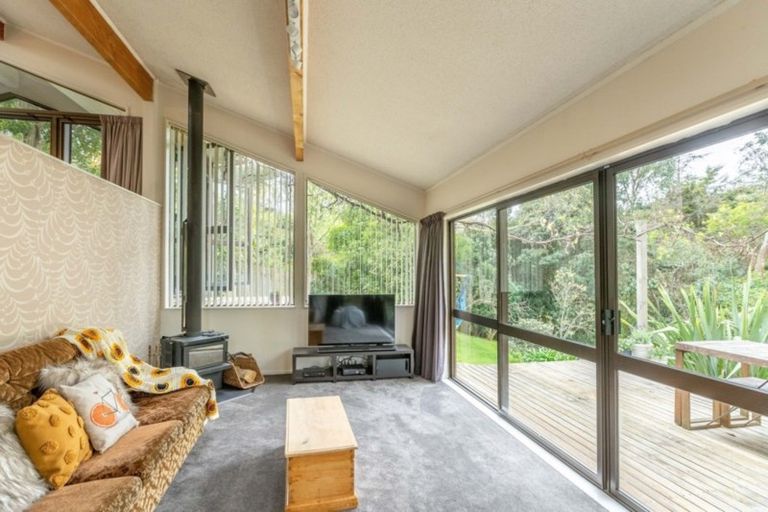 Photo of property in 27 Woolwich Close, Whitby, Porirua, 5024