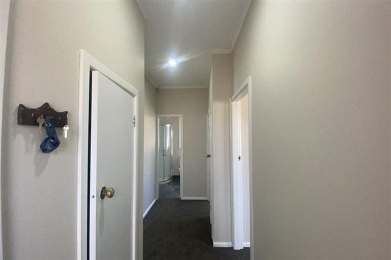 Photo of property in 61a Cambridge Terrace, Papatoetoe, Auckland, 2025