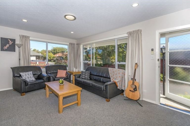 Photo of property in 67 Farquhars Road, Redwood, Christchurch, 8051