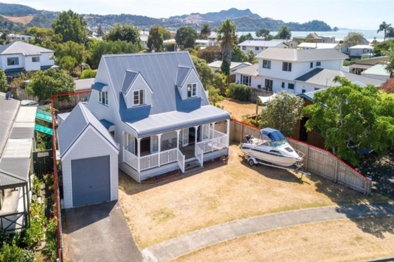 Photo of property in 17 Pipi Dune, Whitianga, 3510