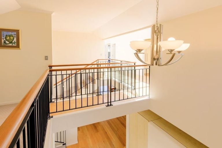 Photo of property in 40 Saint Andrews Square, Strowan, Christchurch, 8052