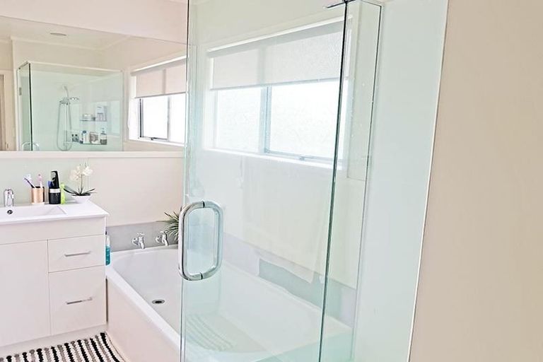 Photo of property in 4a Redoubt Road, Goodwood Heights, Auckland, 2105