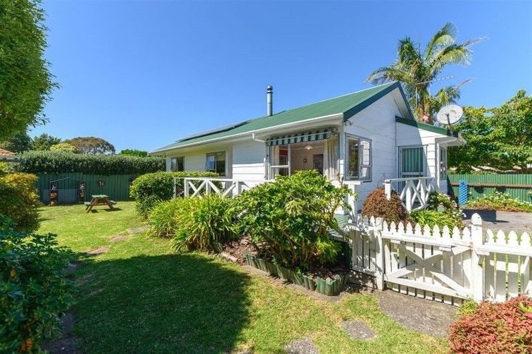 Photo of property in 1/41 Yeovil Road, Te Atatu Peninsula, Auckland, 0610