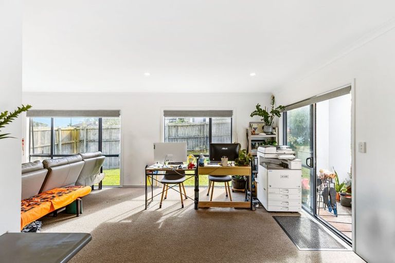 Photo of property in 12 Roy Maloney Drive, Henderson, Auckland, 0612