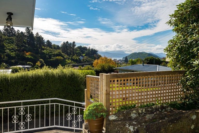 Photo of property in 7 Angle Street, Picton, 7220