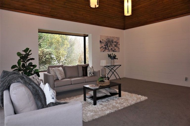 Photo of property in 25 Heatherlea Road East, Levin, 5571