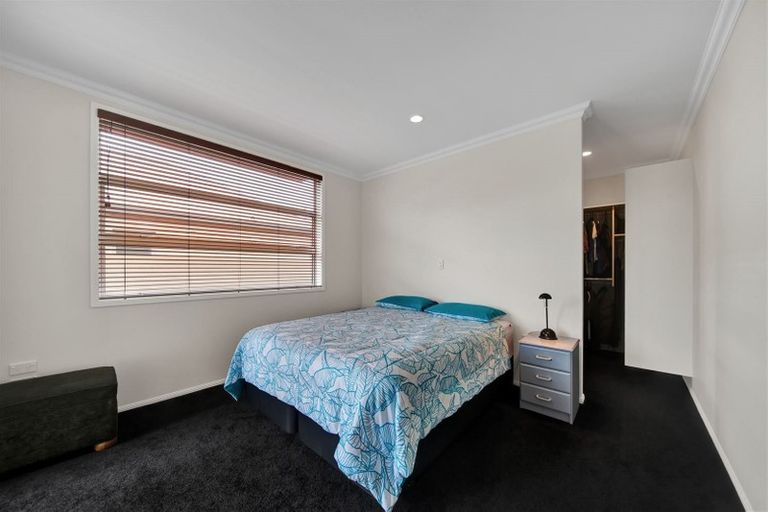 Photo of property in 15 Mangorei Road, Strandon, New Plymouth, 4312