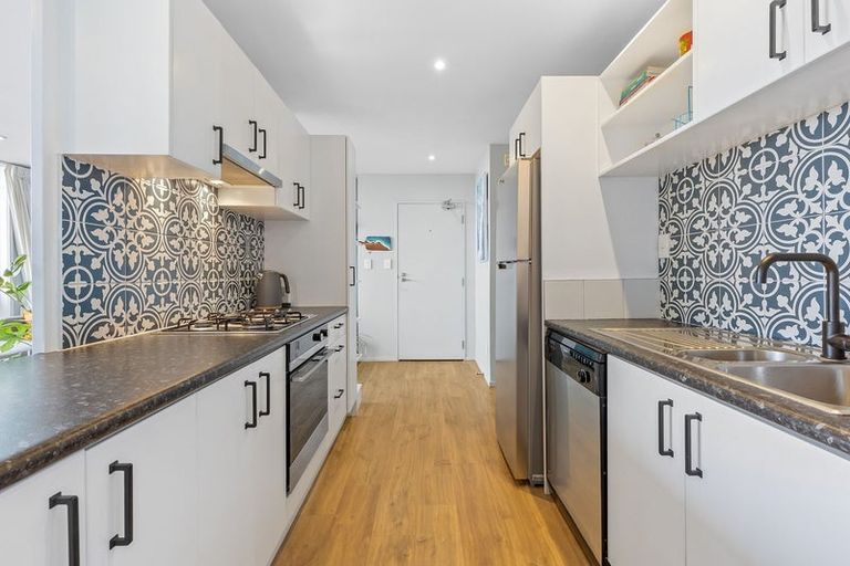 Photo of property in 11/166 Mokoia Road, Chatswood, Auckland, 0626