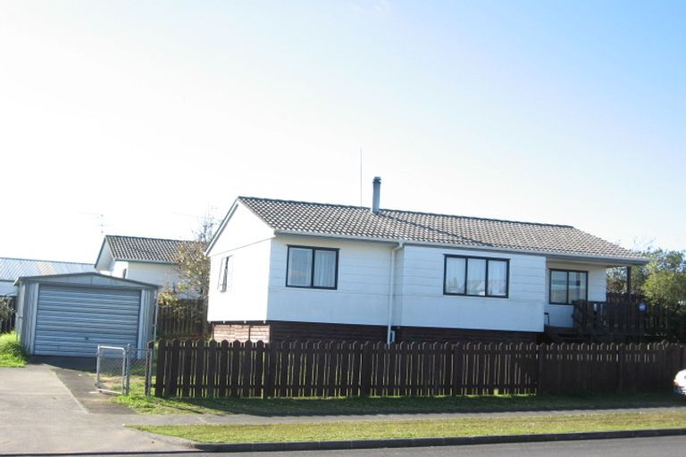Photo of property in 11 Bernina Place, Weymouth, Auckland, 2103