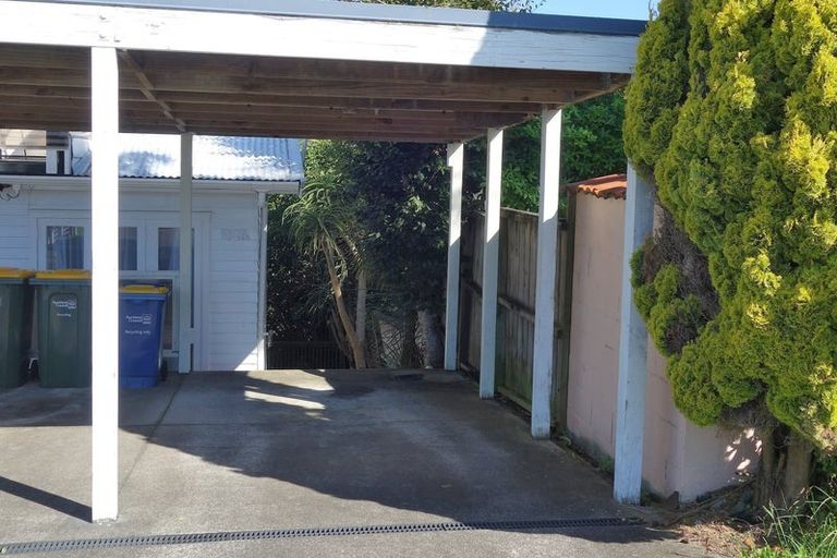 Photo of property in 92 Arran Road, Browns Bay, Auckland, 0630