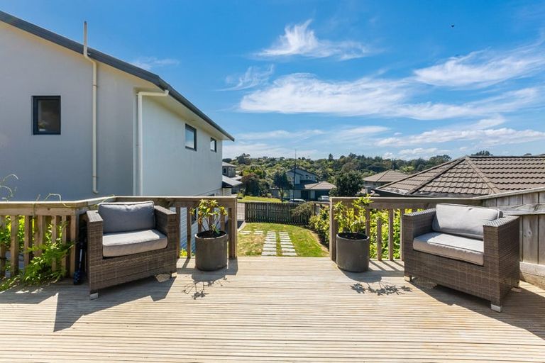 Photo of property in 10 Te Puia Drive, Aotea, Porirua, 5024