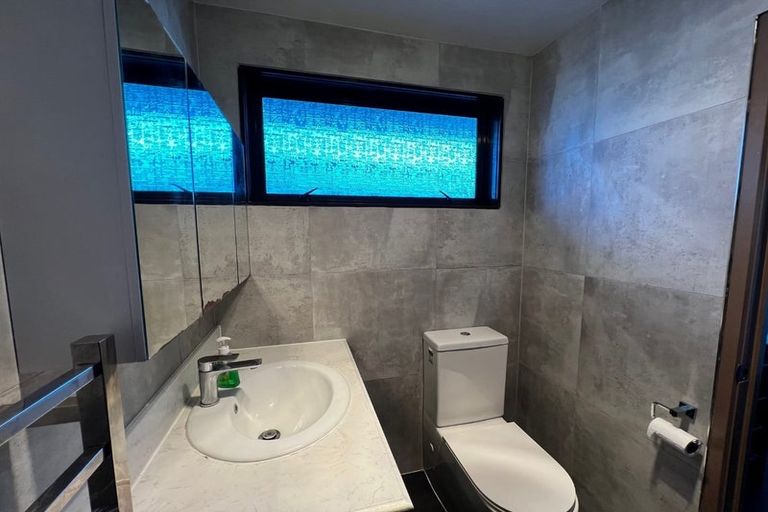 Photo of property in 1/6 Manuka Road, Glenfield, Auckland, 0629