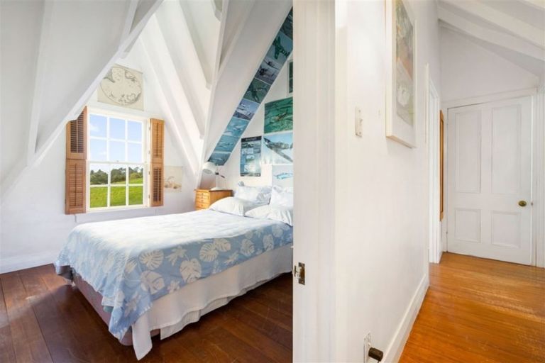 Photo of property in 209 Forest Road, Waiatarua, Auckland, 0612