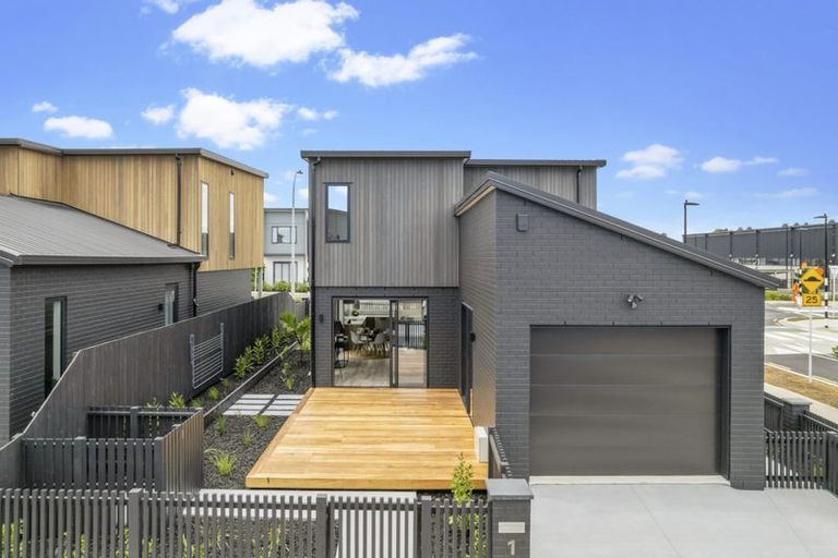 Photo of property in 1 Huljich Way, Hobsonville, Auckland, 0616