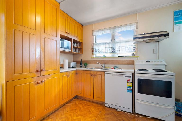 Photo of property in 24 Cobham Crescent, Kelston, Auckland, 0602