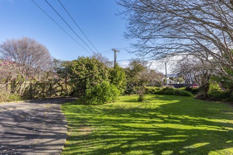 Photo of property in 11 Winara Avenue, Waikanae, 5036