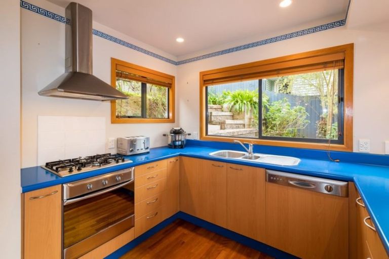 Photo of property in 37 Cornwall Road, Lyttelton, 8082
