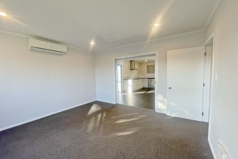 Photo of property in 9 Staverton Crescent, Mangere, Auckland, 2022