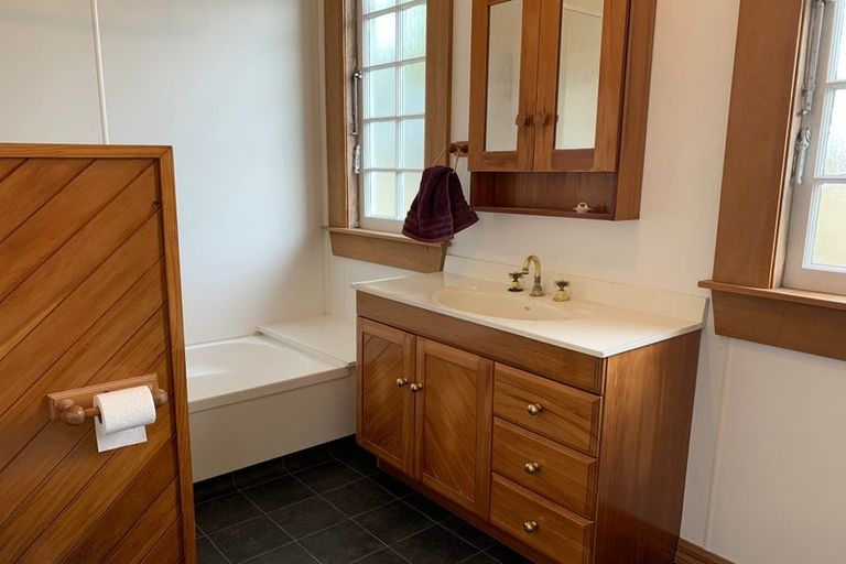 Photo of property in 27 Miro Street, Takaro, Palmerston North, 4410