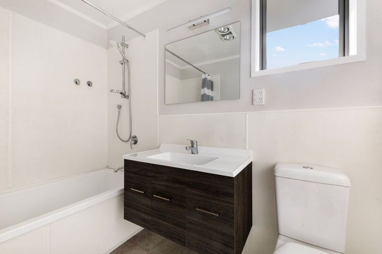 Photo of property in 9 Ambury Place, Merrilands, New Plymouth, 4312