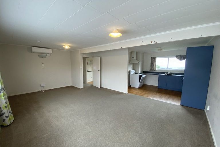 Photo of property in 2/1 Proctor Lane, Tawa, Wellington, 5028