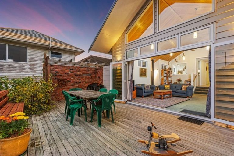 Photo of property in 16 Tiki Street, New Lynn, Auckland, 0600
