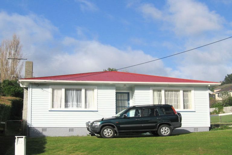 Photo of property in 22 York Place, Cannons Creek, Porirua, 5024