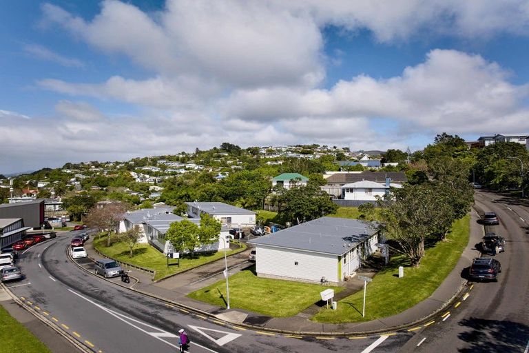 Photo of property in Batchelor Street Flats, 2-16 Batchelor Street, Newlands, Wellington, 6037